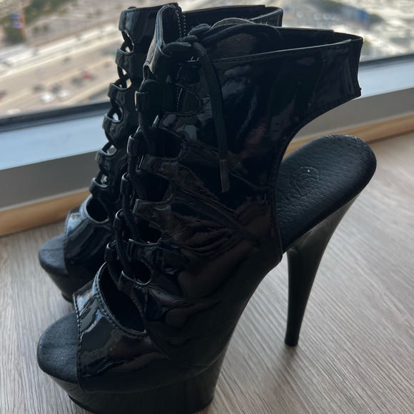 Black Heels - Picture 1 of 4